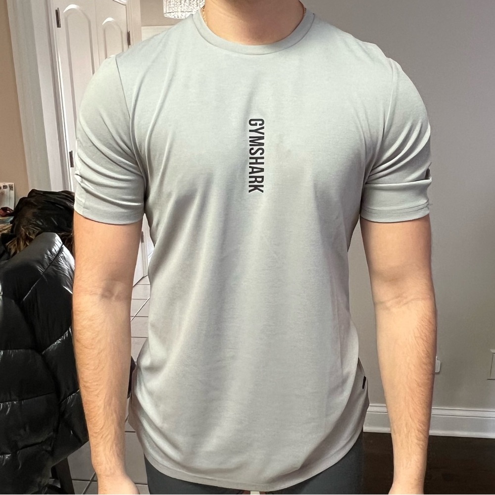 Mens Gymshark shirt, NWOT. Size Med